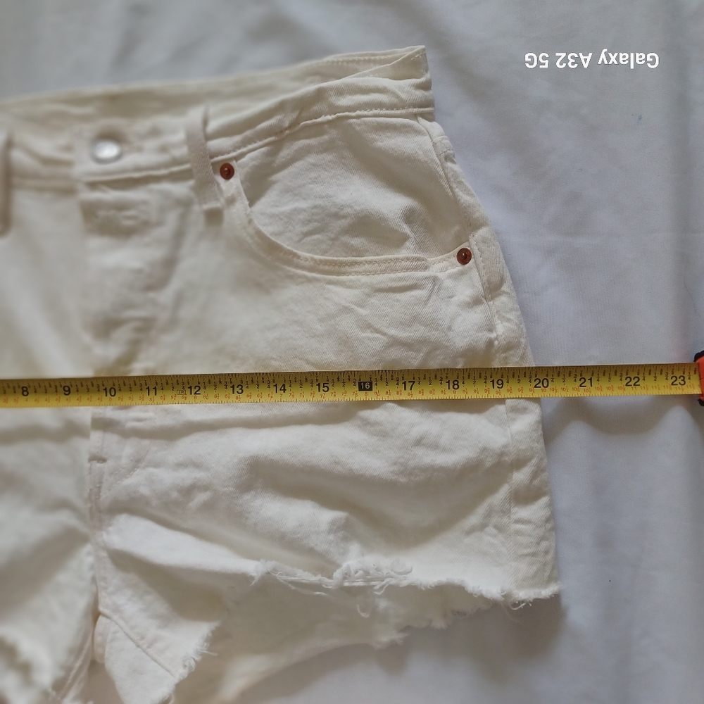 Levi's White Jean Shorts for Women Size W31 - Picture 8 of 14